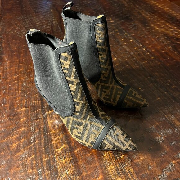 FENDI BOOTS - Picture 3 of 3